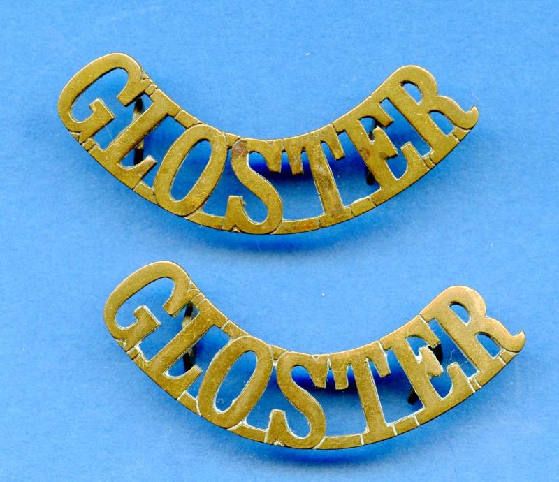 WW1 Pair of Gloster Regiment Shoulder Title Badges