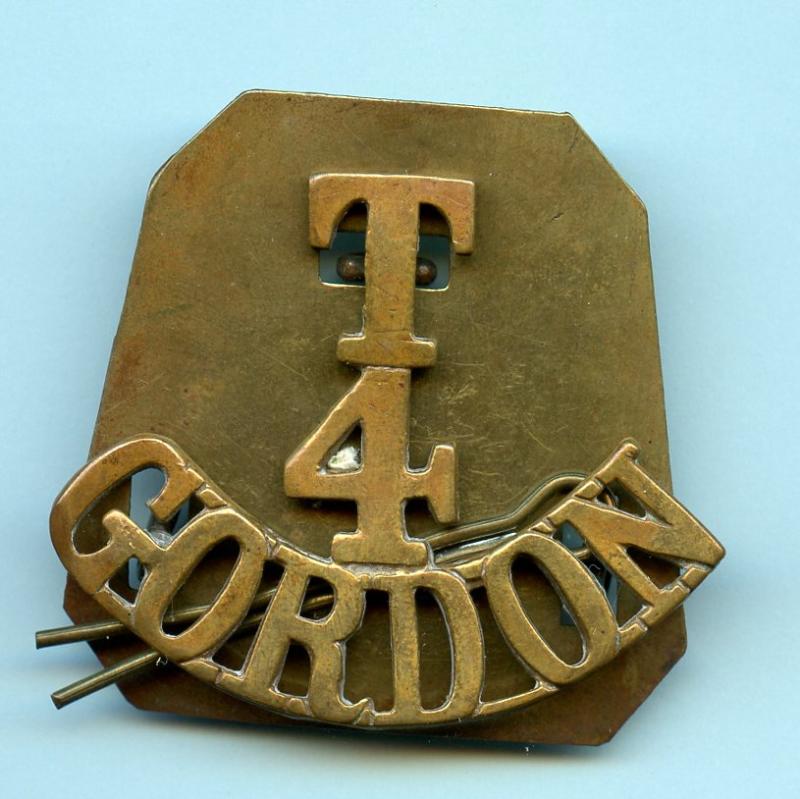 WW1 4th Territorial Battalion Gordon Highlanders (T/4 Gordon)  Brass Shoulder Title Badge