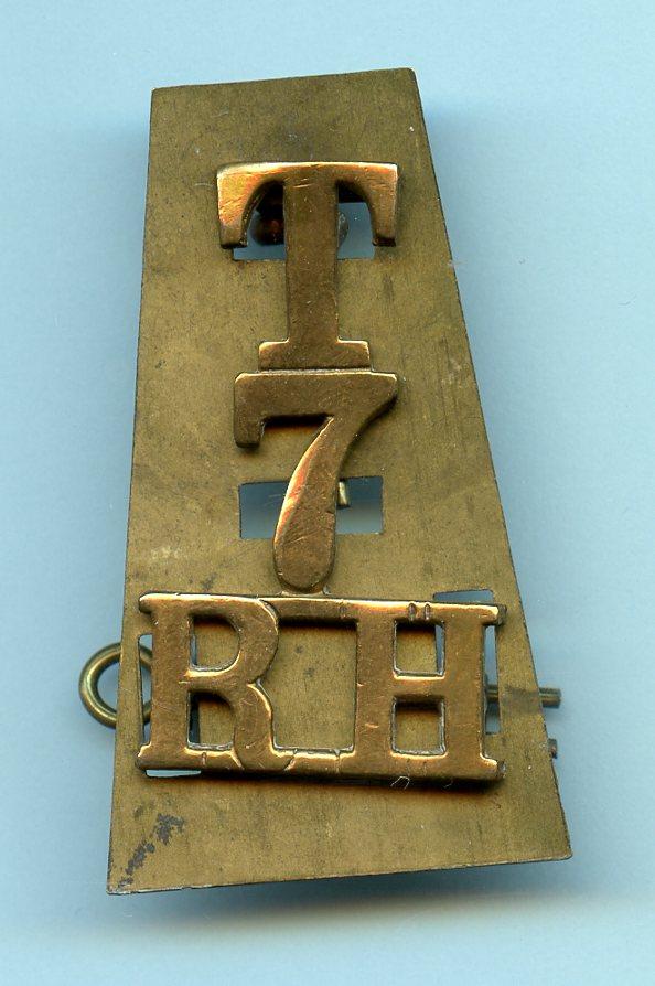 WW1 7th Territorial Battalion Royal Highlanders ( The Black Watch) (T/7 R H)  Brass Shoulder Title Badge