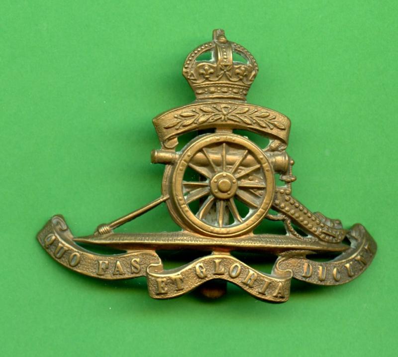 WW1 Royal Artillery Territorials Brass Cap Badge King's Crown with Laurel wreath Scroll